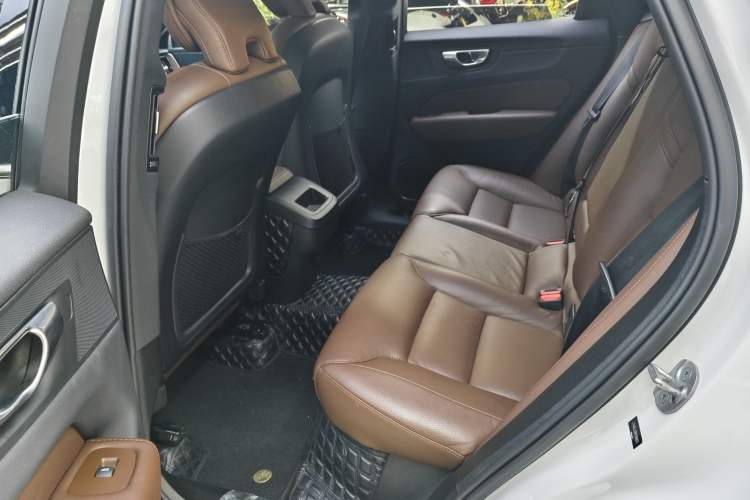 Used Volvo XC60 2023 B5 4x4 Smart Luxury Edition Interior 7