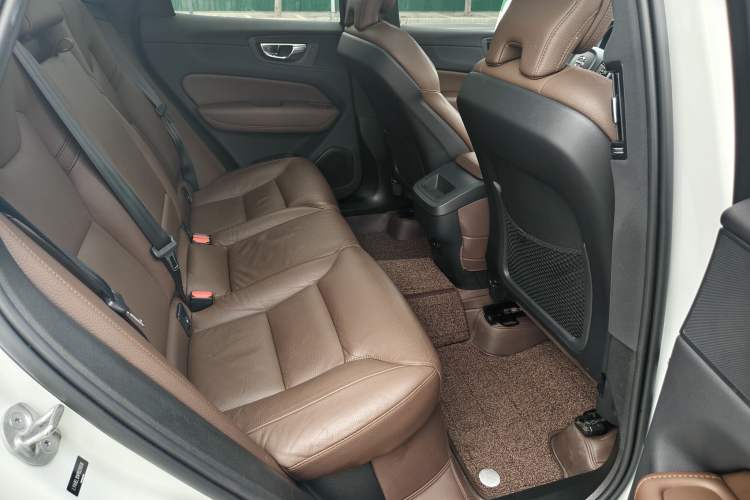 Used Volvo XC60 2023 B5 4x4 Smart Luxury Edition Interior 7