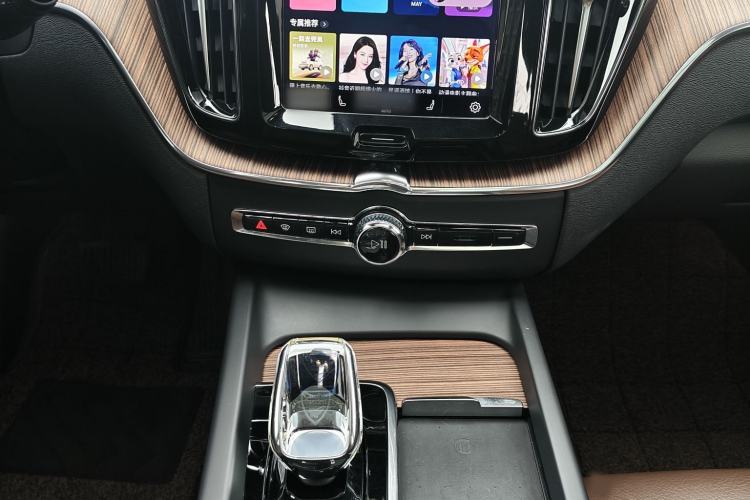 Used Volvo XC60 2023 B5 4x4 Smart Luxury Edition Interior 8