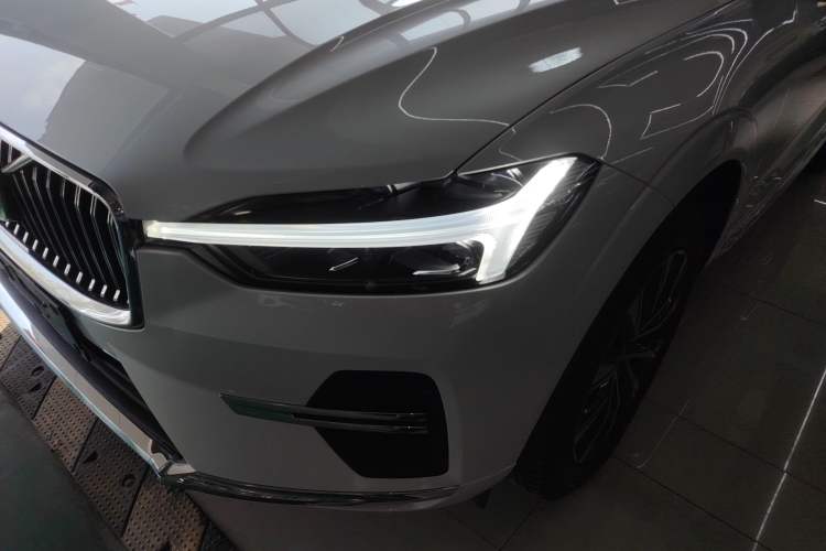 Used Volvo XC60 2023 B5 4x4 Smart Luxury Edition Left Front Headlight