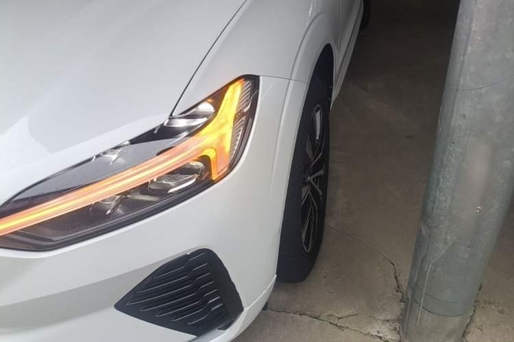 Used Volvo XC60 2023 B5 4x4 SmartDrive Sport Edition Left Front Headlight