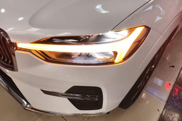 Used Volvo XC60 2023 B5 4x4 Smart Luxury Edition Left Front Headlight