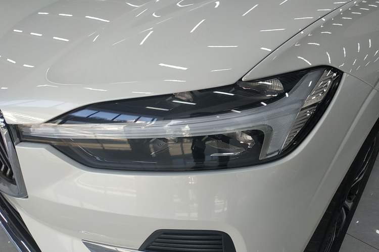 Used Volvo XC60 2023 B5 4x4 Smart Luxury Edition Left Front Headlight