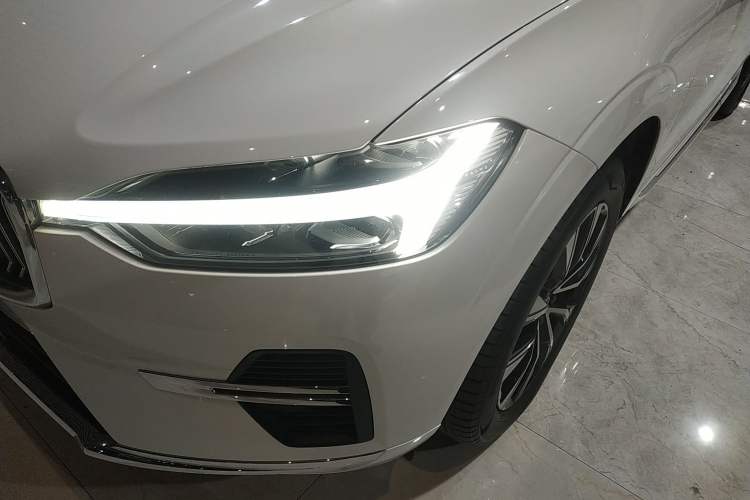 Used Volvo XC60 2023 B5 4x4 Smart Luxury Edition Left Front Headlight