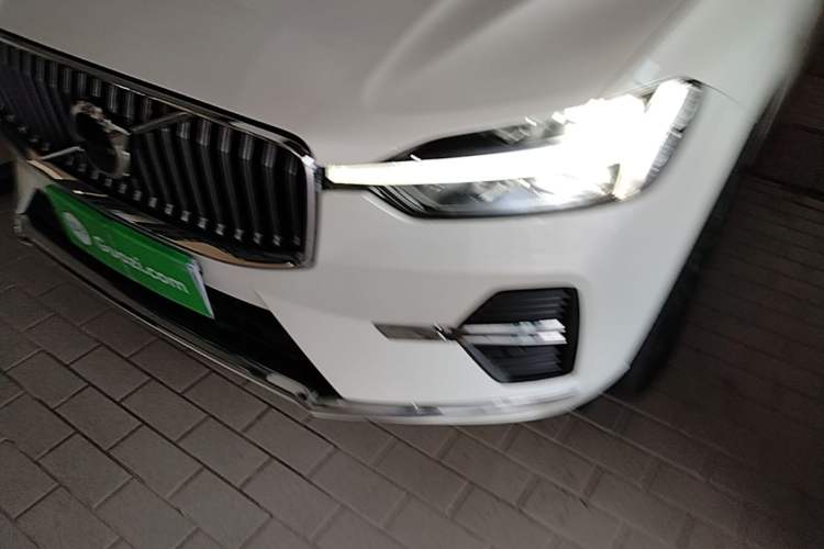 Used Volvo XC60 2023 B5 4x4 Smart Luxury Edition Left Front Headlight