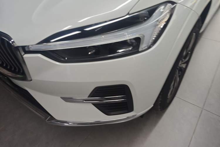 Used Volvo XC60 2023 B5 4x4 Smart Luxury Edition Left Front Headlight