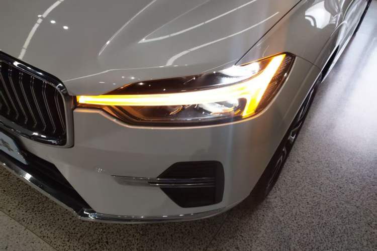 Used Volvo XC60 2023 B5 4x4 Smart Luxury Edition Left Front Headlight