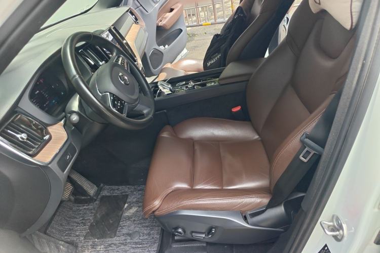 Used Volvo XC60 2023 B5 4x4 Smart Luxury Edition Left Front Seat