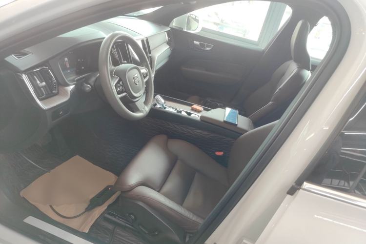 Used Volvo XC60 2023 B5 4x4 Smart Luxury Edition Left Front Seat