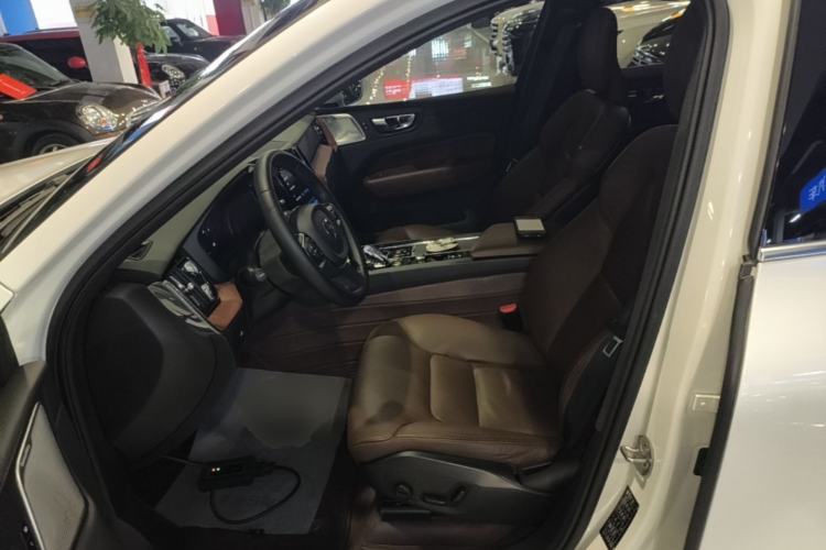 Used Volvo XC60 2023 B5 4x4 Smart Luxury Edition Left Front Seat