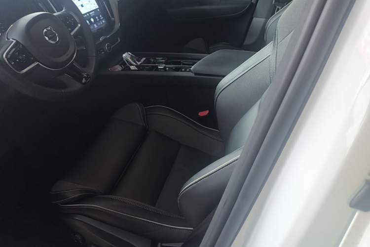 Used Volvo XC60 2023 B5 4x4 SmartDrive Sport Edition Left Front Seat