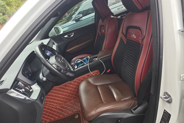Used Volvo XC60 2023 B5 4x4 Smart Luxury Edition Left Front Seat