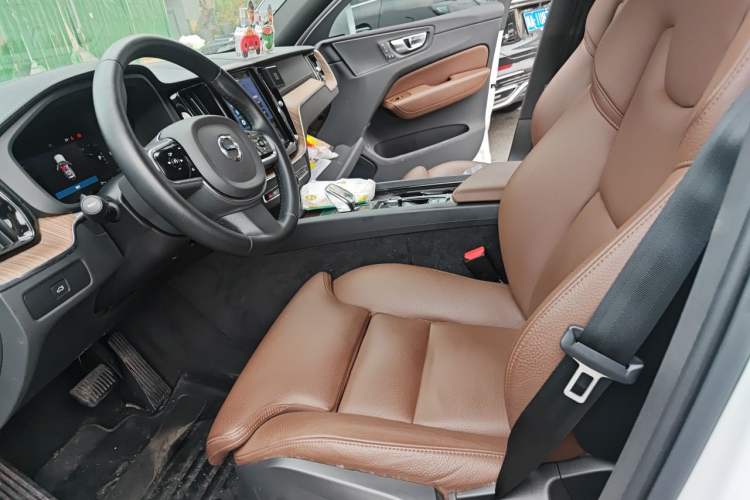 Used Volvo XC60 2023 B5 4x4 Smart Luxury Edition Left Front Seat