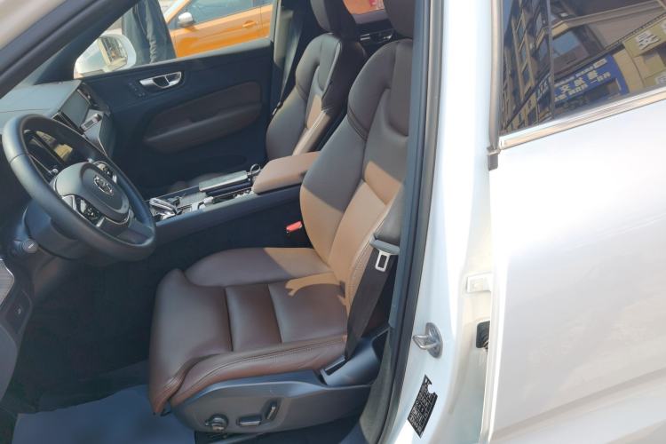 Used Volvo XC60 2023 B5 4x4 Smart Luxury Edition Left Front Seat