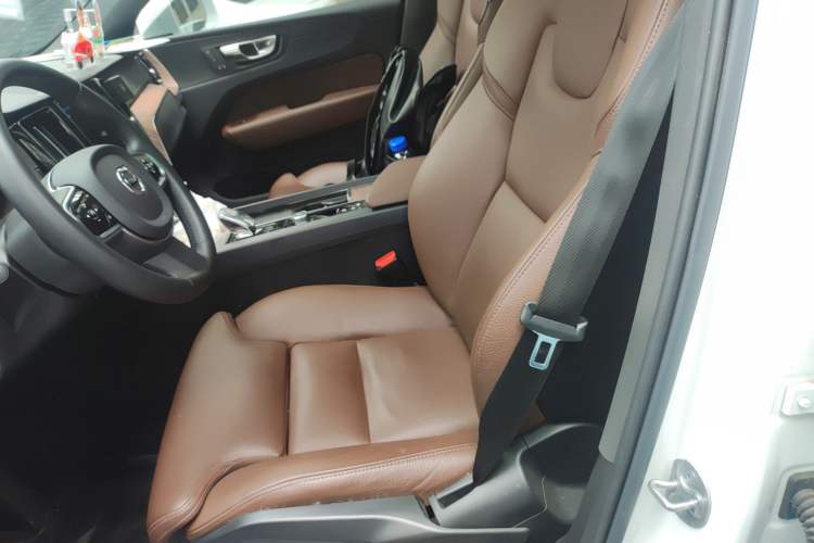 Used Volvo XC60 2023 B5 4x4 Smart Luxury Edition Left Front Seat