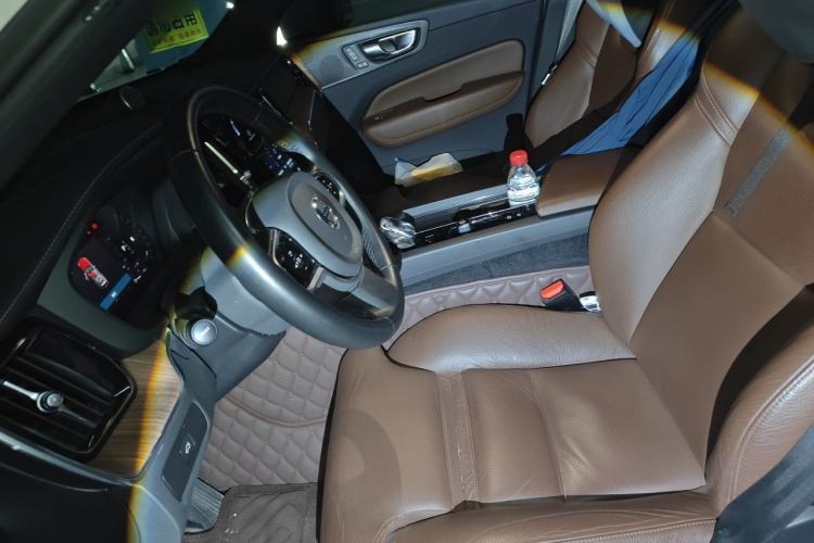 Used Volvo XC60 2023 B5 4x4 Smart Luxury Edition Left Front Seat