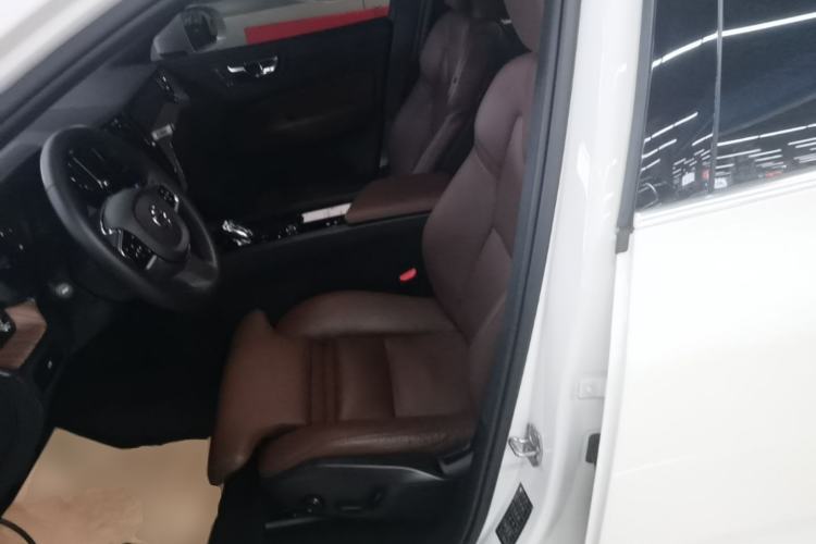 Used Volvo XC60 2023 B5 4x4 Smart Luxury Edition Left Front Seat