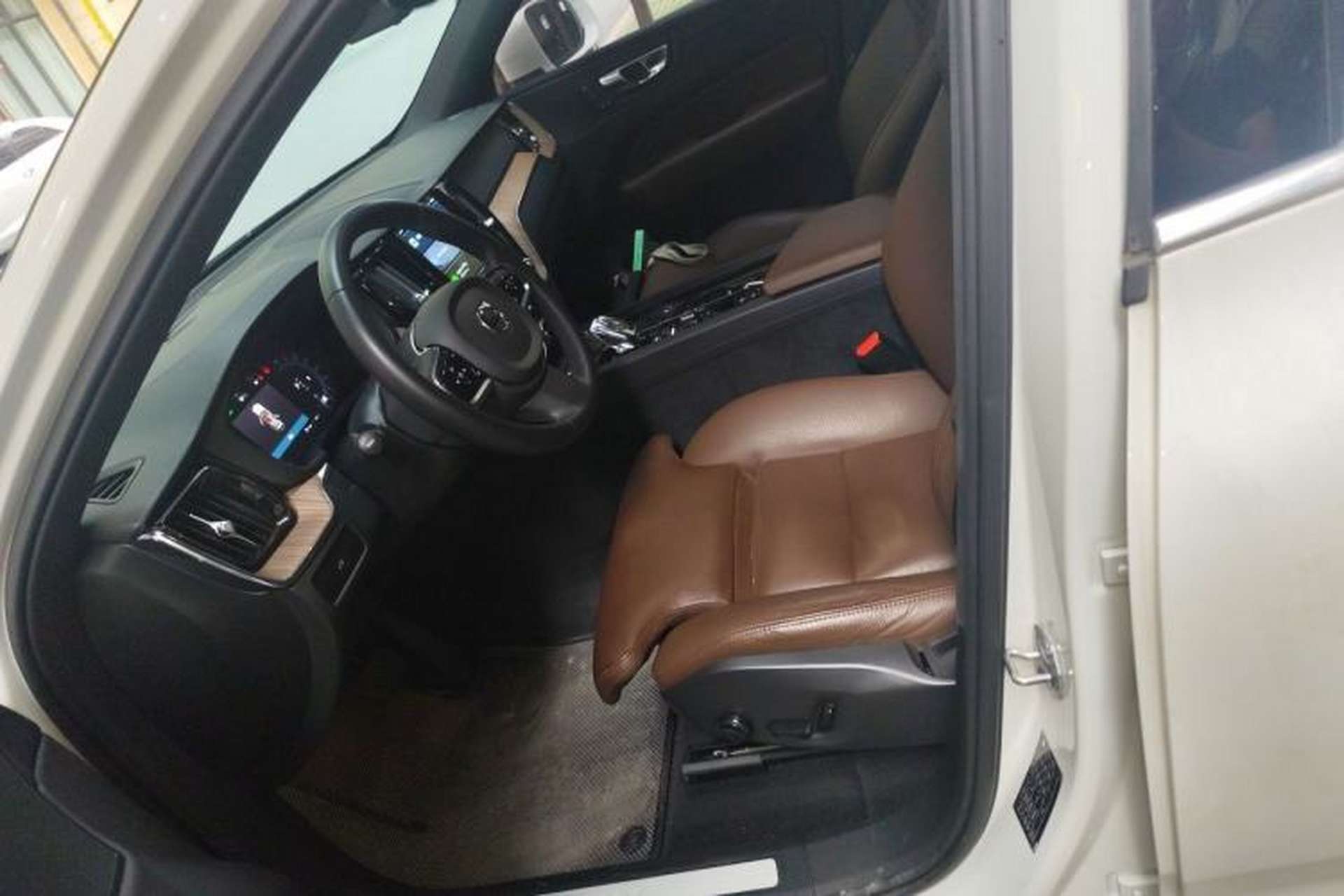 Used Volvo XC60 2023 B5 4x4 Smart Luxury Edition Left Front Seat