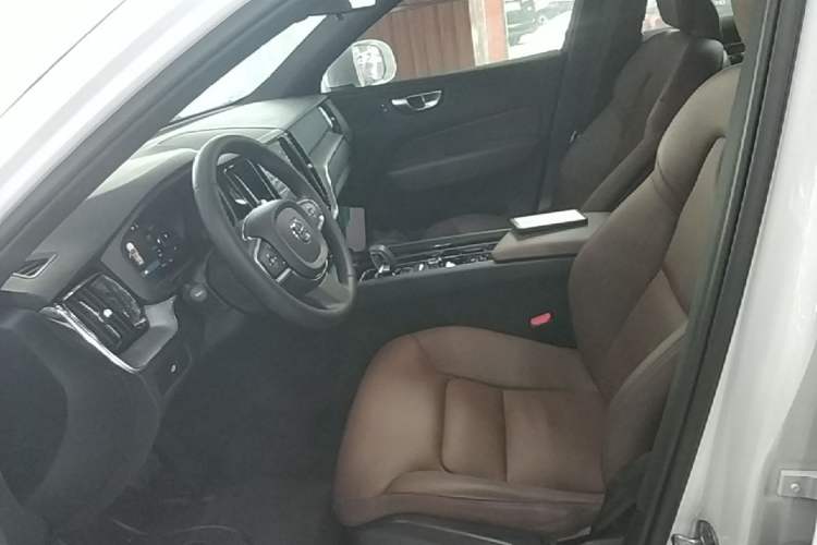 Used Volvo XC60 2023 B5 4x4 Smart Luxury Edition Left Front Seat