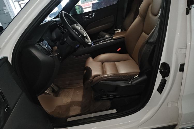 Used Volvo XC60 2023 B5 4x4 Smart Luxury Edition Left Front Seat