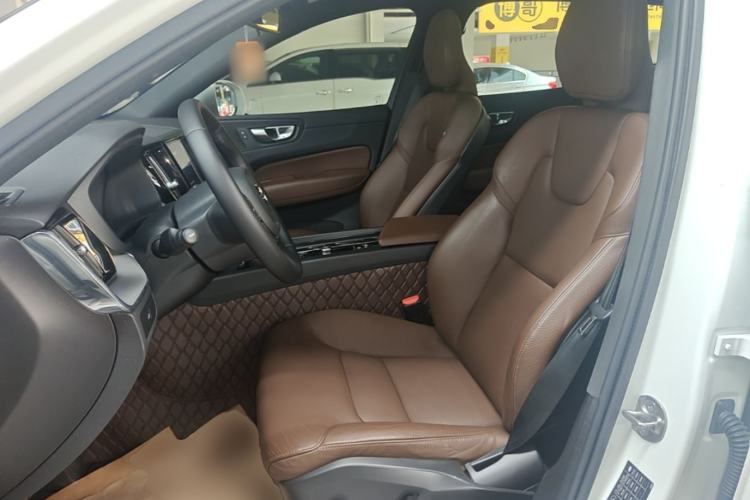 Used Volvo XC60 2023 B5 4x4 Smart Luxury Edition Left Front Seat