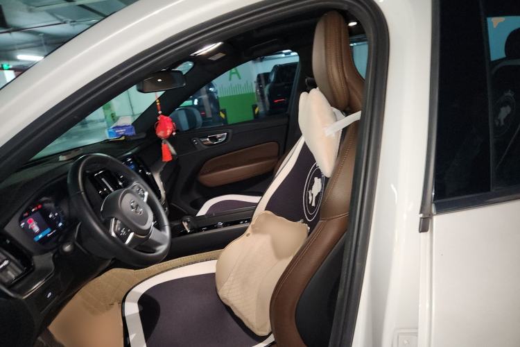 Used Volvo XC60 2023 B5 4x4 Smart Luxury Edition Left Front Seat