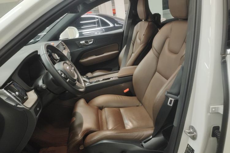 Used Volvo XC60 2023 B5 4x4 Smart Luxury Edition Left Front Seat