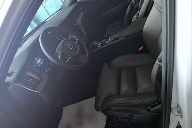 Used Volvo XC60 2023 B5 4x4 Smart Luxury Edition Left Front Seat