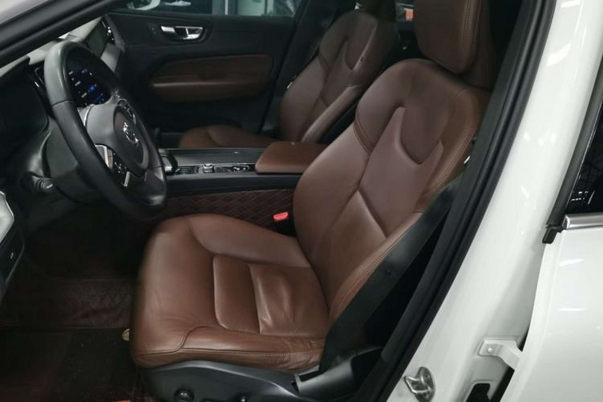 Used Volvo XC60 2023 B5 4x4 Smart Luxury Edition Left Front Seat