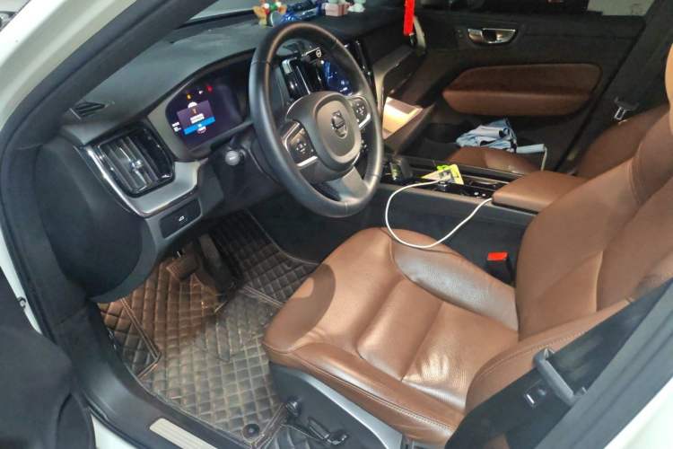 Used Volvo XC60 2023 B5 4x4 Smart Luxury Edition Left Front Seat