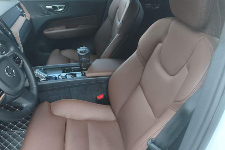 Used Volvo XC60 2023 B5 4x4 Smart Luxury Edition Left Front Seat