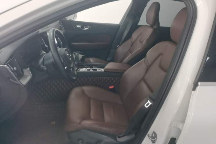 Used Volvo XC60 2023 B5 4x4 Smart Luxury Edition Left Front Seat