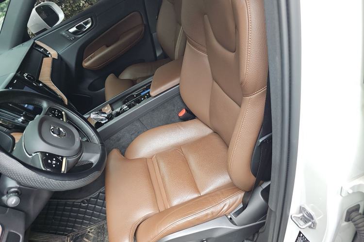 Used Volvo XC60 2023 B5 4x4 Smart Luxury Edition Left Front Seat