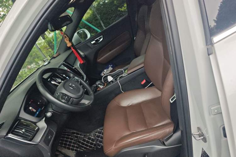 Used Volvo XC60 2023 B5 4x4 Smart Luxury Edition Left Front Seat