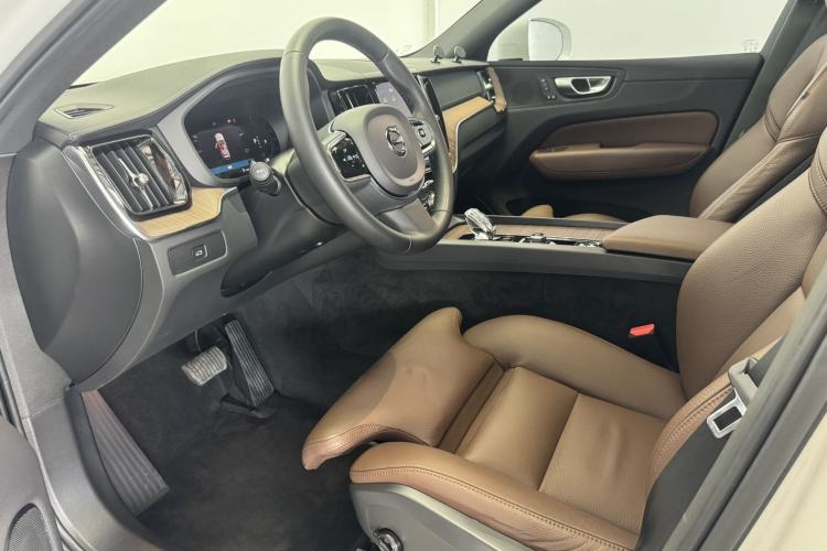 Used Volvo XC60 2023 B5 4x4 Smart Luxury Edition Left Front Seat