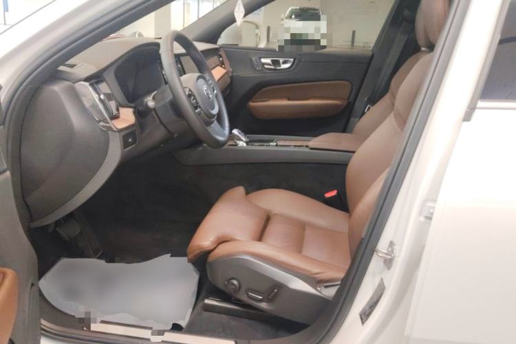Used Volvo XC60 2023 B5 4x4 Smart Luxury Edition Left Front Seat