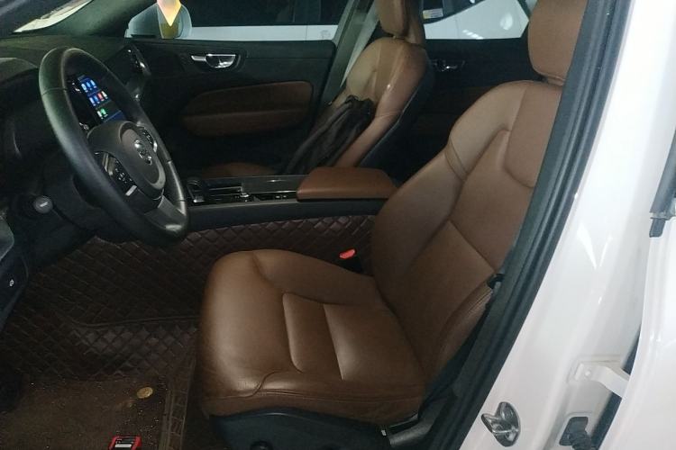 Used Volvo XC60 2023 B5 4x4 Smart Luxury Edition Left Front Seat