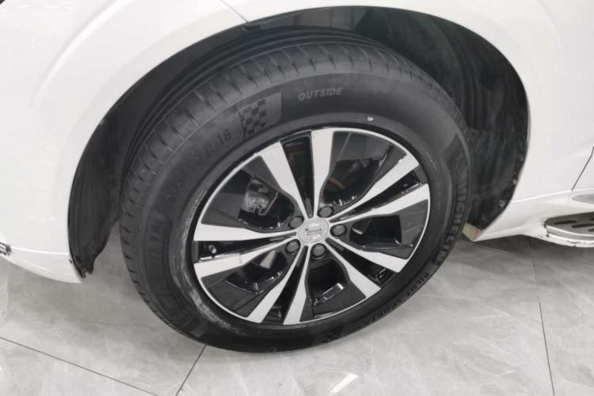 Used Volvo XC60 2023 B5 4x4 Smart Luxury Edition Left Front Wheel Hub