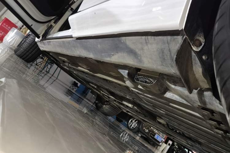 Used Volvo XC60 2023 B5 4x4 Smart Luxury Edition Left Side Sill