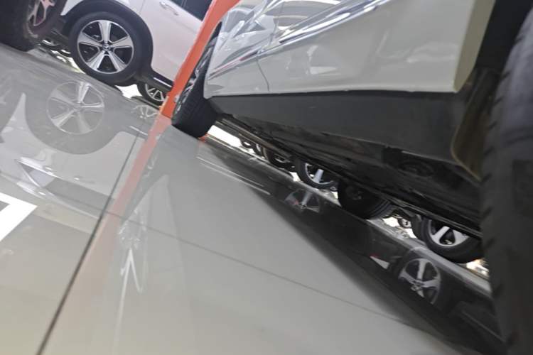 Used Volvo XC60 2023 B5 4x4 Smart Luxury Edition Left Side Sill