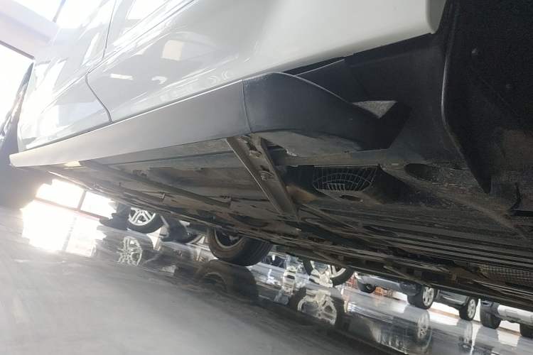Used Volvo XC60 2023 B5 4x4 Smart Luxury Edition Left Side Sill