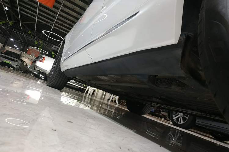 Used Volvo XC60 2023 B5 4x4 Smart Luxury Edition Left Side Sill