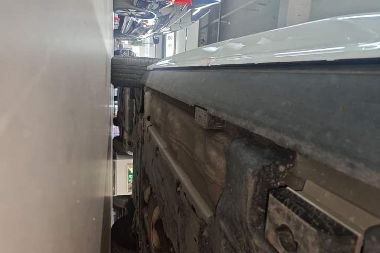 Used Volvo XC60 2023 B5 4x4 Smart Luxury Edition Left Side Sill
