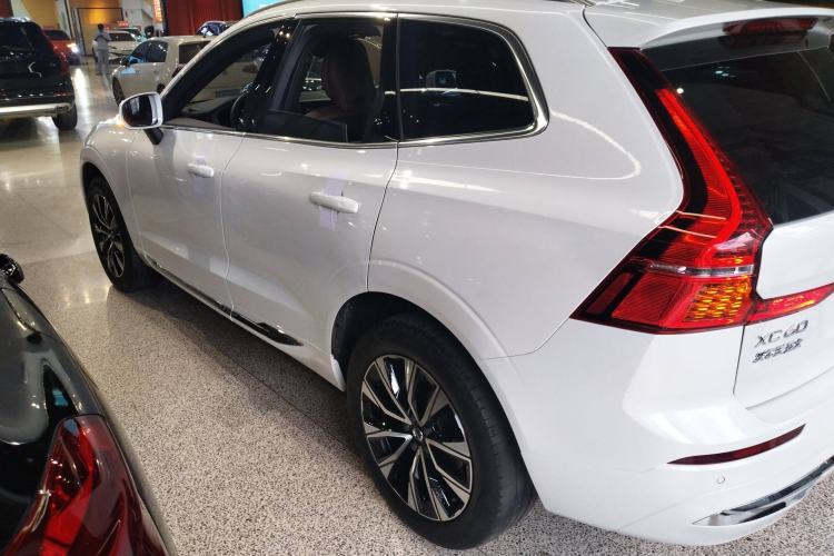 Used Volvo XC60 2023 B5 4x4 Smart Luxury Edition Left Side