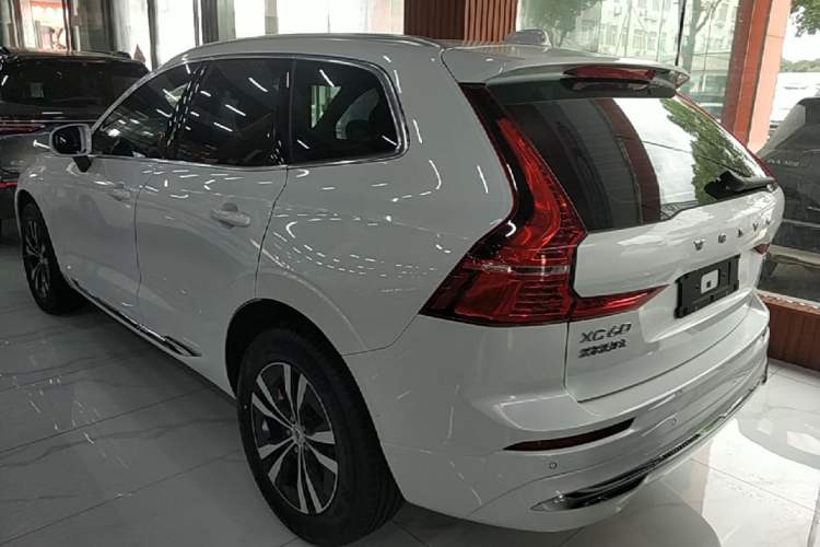 Used Volvo XC60 2023 B5 4x4 Smart Luxury Edition Rear Left 45 Deg