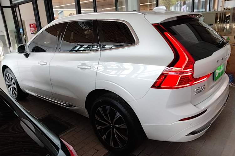 Used Volvo XC60 2023 B5 4x4 Smart Luxury Edition Rear Left 45 Deg