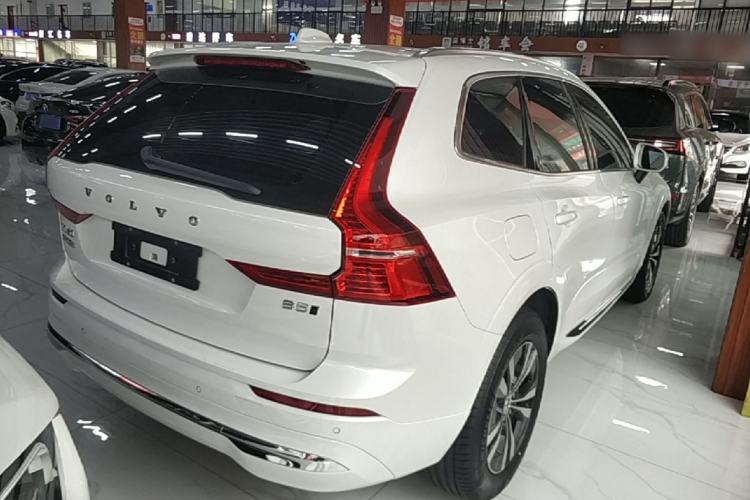 Used Volvo XC60 2023 B5 4x4 Smart Luxury Edition Rear Right 45 Deg