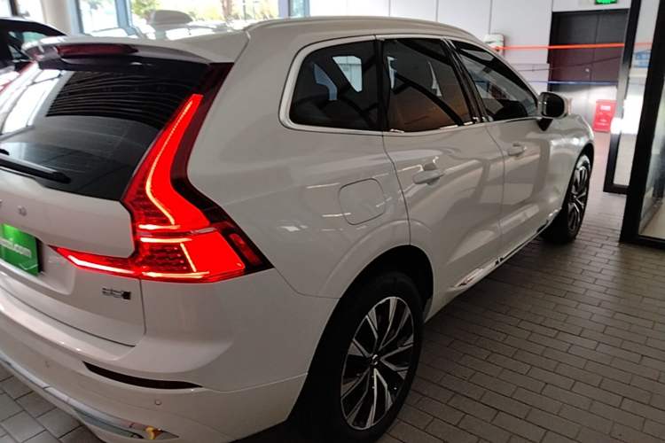 Used Volvo XC60 2023 B5 4x4 Smart Luxury Edition Rear Right 45 Deg