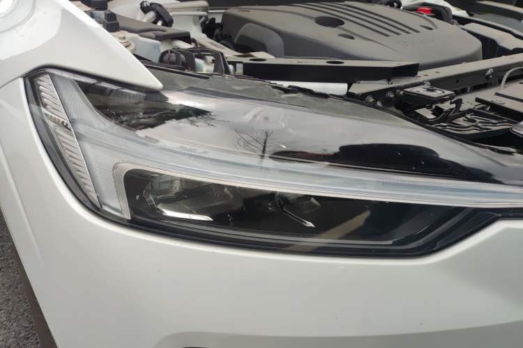 Used Volvo XC60 2023 B5 4x4 Smart Luxury Edition Right Front Headlight