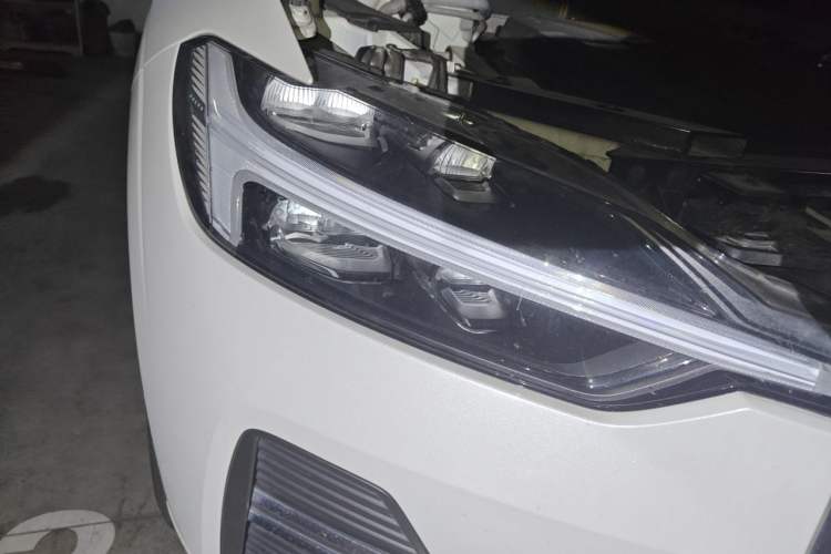 Used Volvo XC60 2023 B5 4x4 Smart Luxury Edition Right Front Headlight
